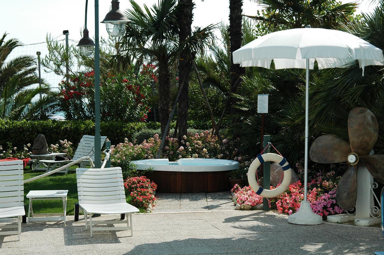 Hotel Parco Delle Rose Silvi Marina Exterior foto